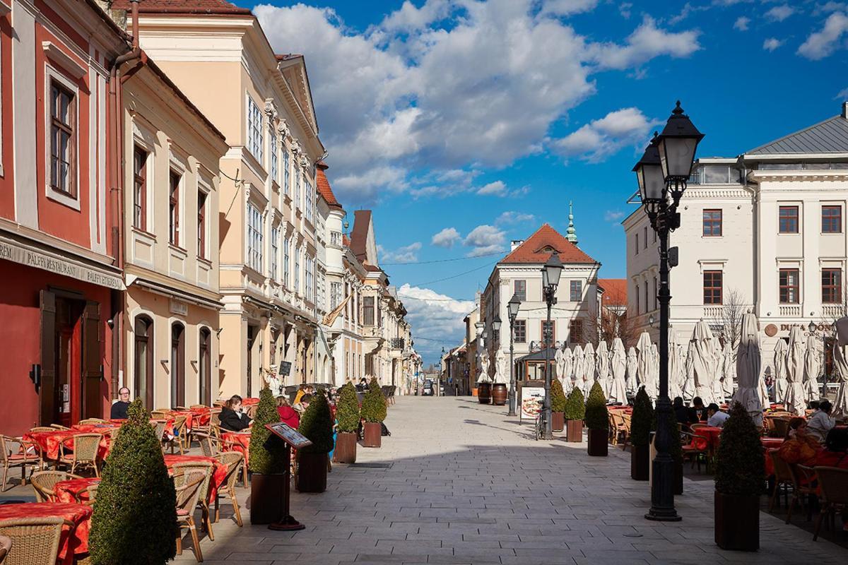 Foter Rezidencia 2 Aparthotel Gyor Exterior photo