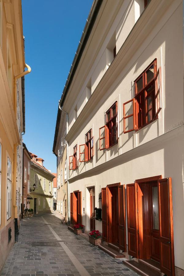 Foter Rezidencia 2 Aparthotel Gyor Exterior photo